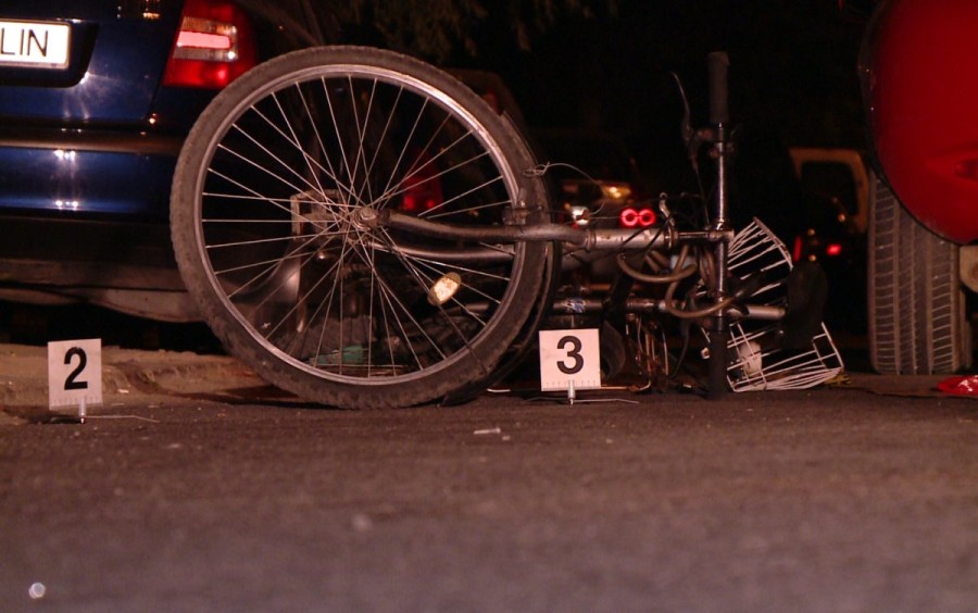 Trimis în judecată, după ce a lovit intenționat cu maşina un biciclist