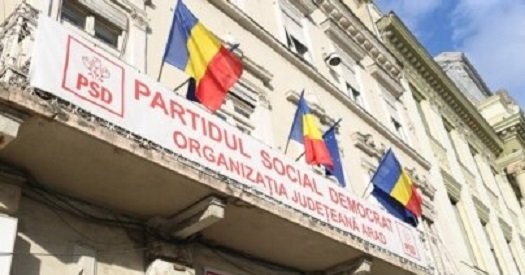 Un tânăr a spart sediul din Arad al partidului PSD și a transmis live pe Facebook