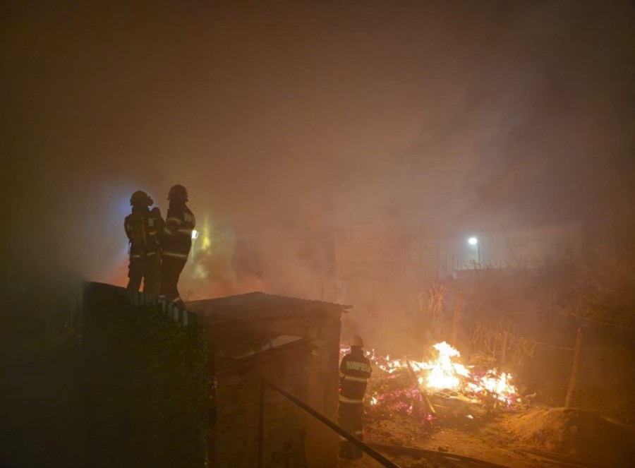 Localizarea și lichidarea unui incendiu izbucnit la o anexă gospodărească pe strada Gheorghe Doja