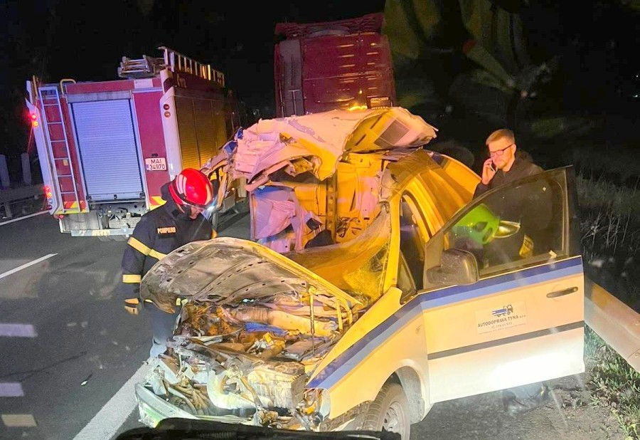 Accident cu TIR contra VW pe autostradă lângă Pecica