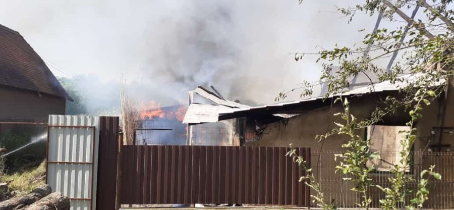 Incendiu izbucnit la o casă din localitatea Tauț