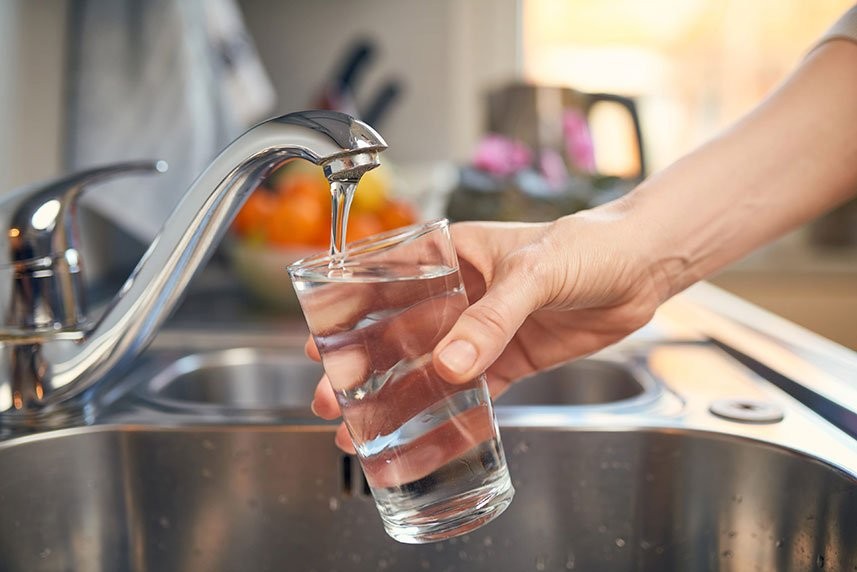 Întreprinderile cu profil alimentar care folosesc apa din foraje proprii riscă amenzi până la 20.000 de lei