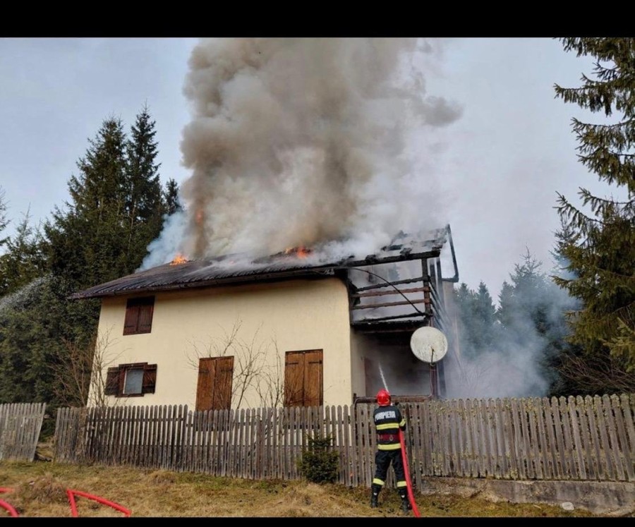 Incendiu izbucnit la o cabană din localitatea Cladova