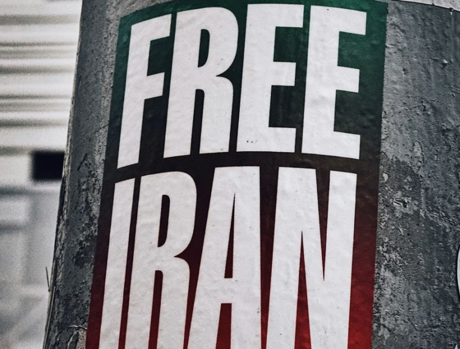 Spectacol de forță în Orient: portavionul USS Abraham Lincoln ajunge lângă Iran; liderul suprem se retrage într-un adăpost subteran