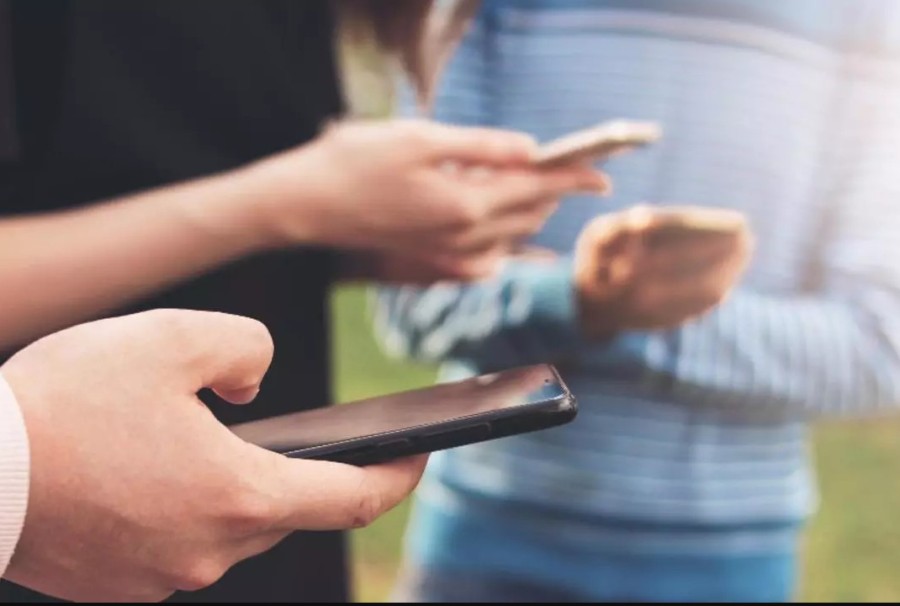 Măsuri stricte în mediul online: Spania blochează rețelele sociale pentru minorii sub 16 ani. Ce alte țări au recurs la aceeași măsură