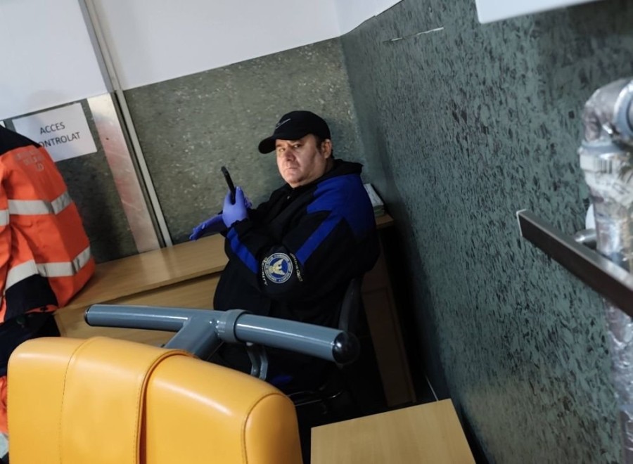 Măsuri imediate împotriva paznicului de la Județean care a luat pe sus o bolnavă, pentru a se așeza în locul ei