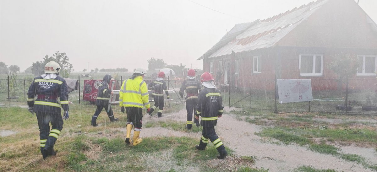 Apel la solidaritate pentru o familie din Mănăștur care a rămas fără acoperiș deasupra capului din cauza furtunii (FOTO)