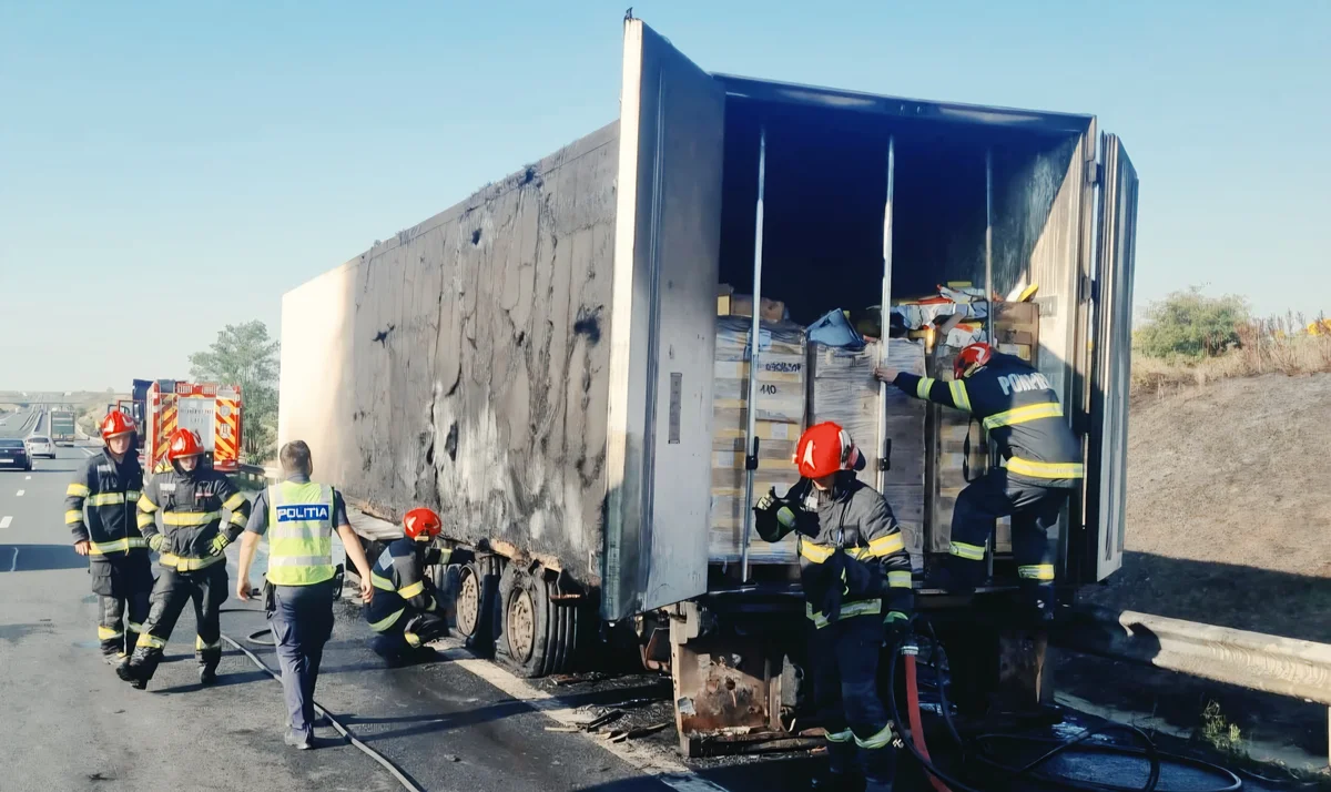Incendiu pe A1 la Arad: remorca unui autotren a ars pe sensul spre Timișoara