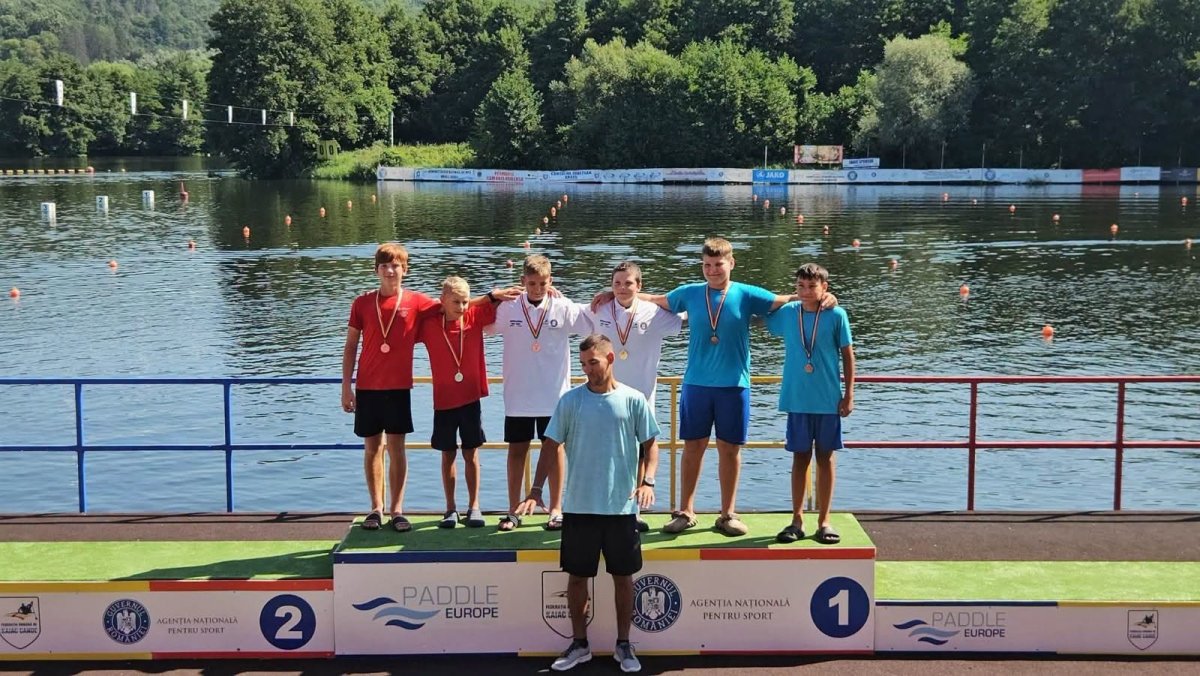 Dubli campioni naționali la kaiac: Sebastian Sturz și David Măzăreanu-Talpalariu, elevi ai CN „Preparandia – Dimitrie Țichindeal” (FOTO)