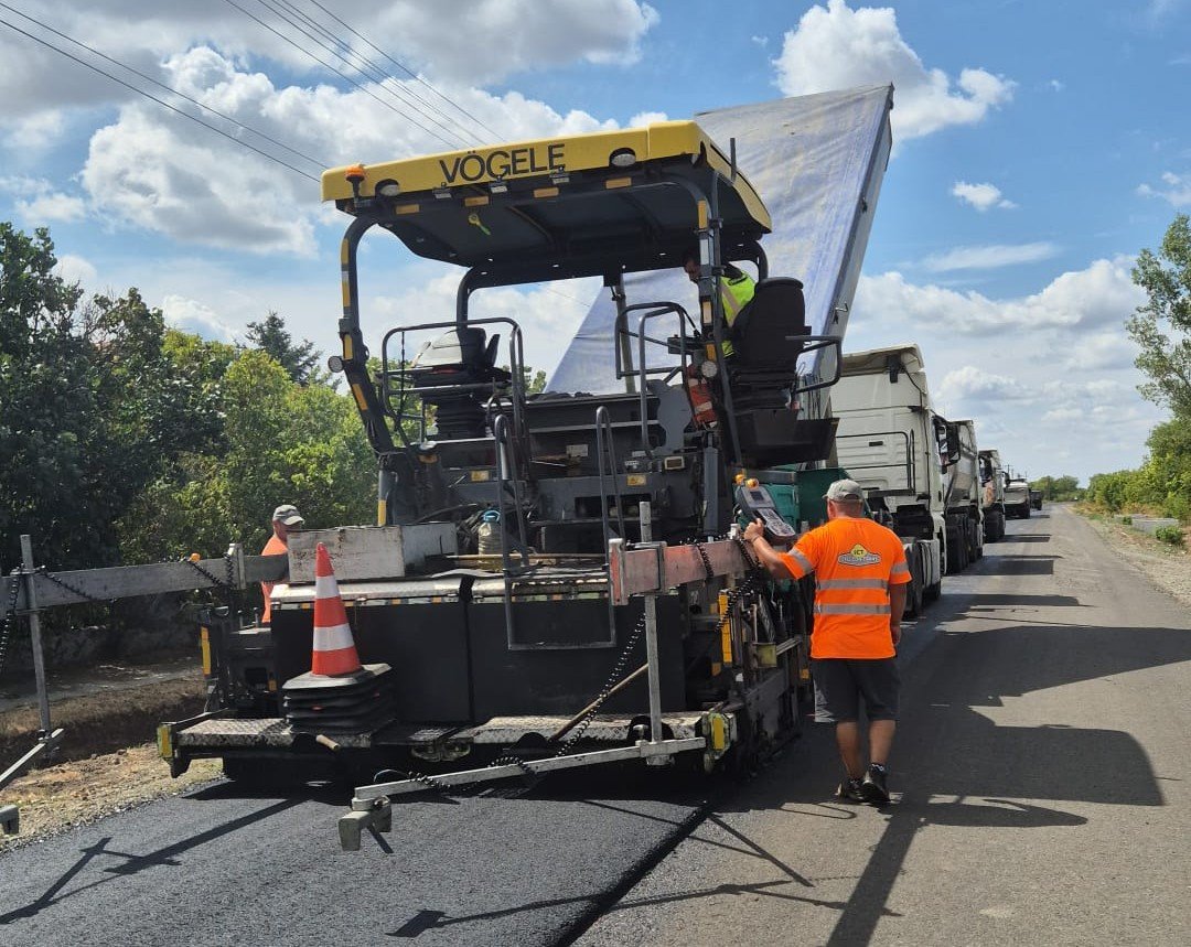Iustin Cionca: „Pe drumul Satu Nou–Vânători se așterne deja stratul de uzură” (FOTO)