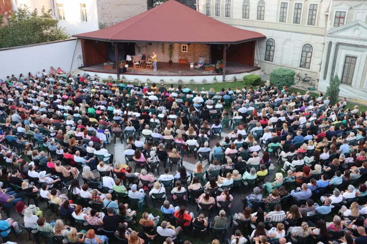 Teatrul de Vară Arad încheie a XIV-a stagiune cu un total de 8.000 spectatori