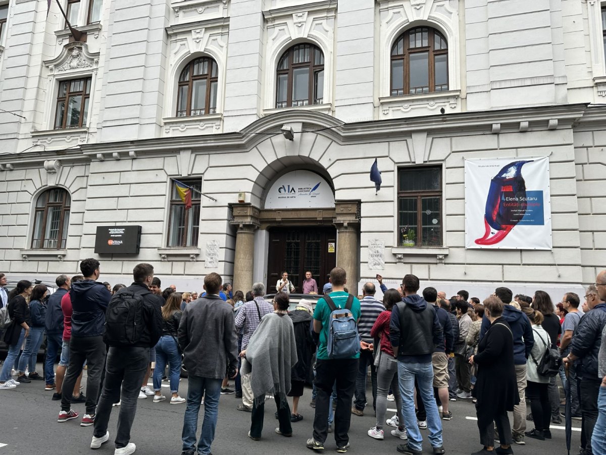  Ce se află dincolo de ușile Bibliotecii Județene? Arad Free Tours propune o vizită altfel