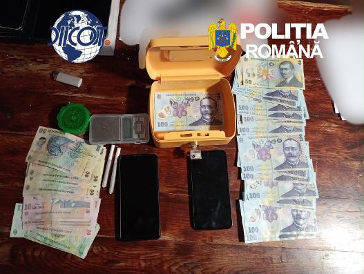 Rețea de trafic de droguri, destructurată la Arad. 10 persoane, reținute după 14 percheziții.Copil de zece ani folosit în trafic de droguri VIDEO