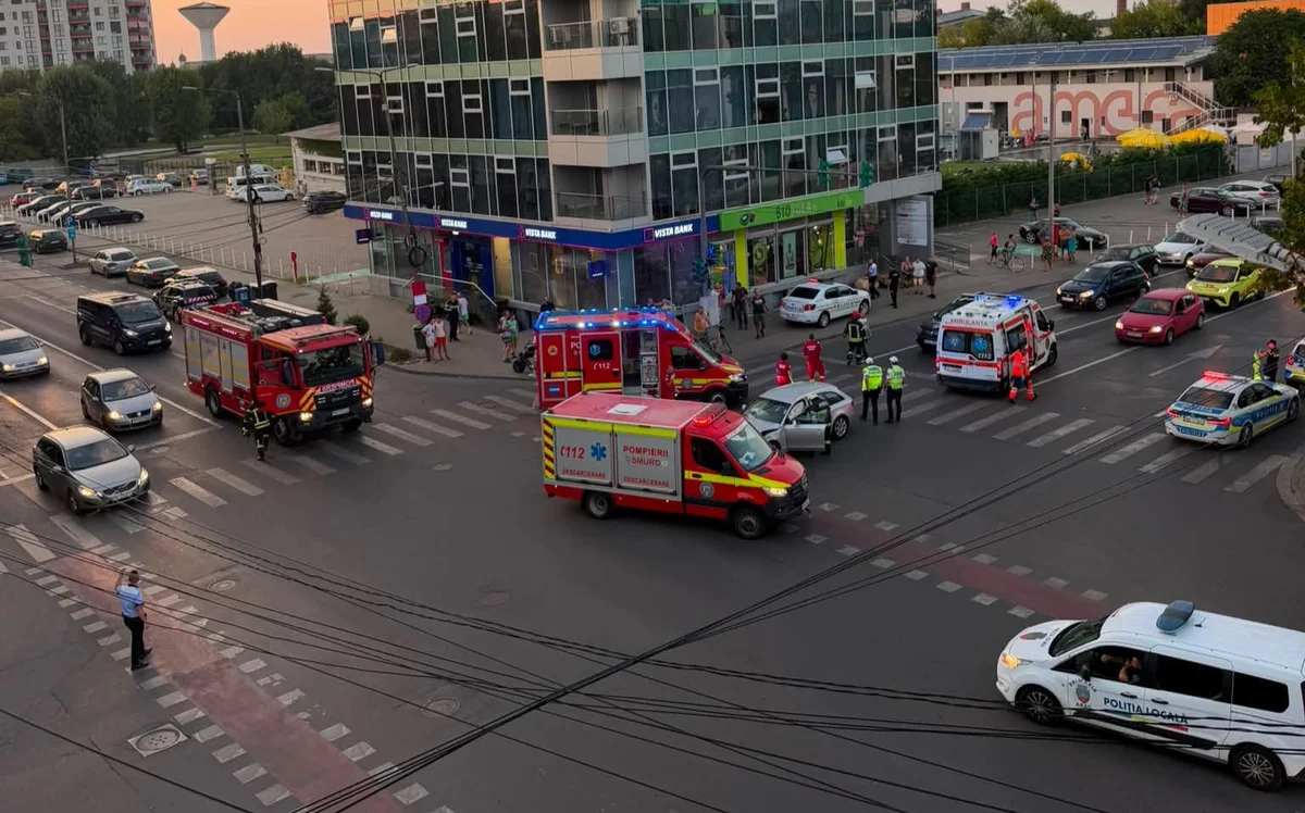 Un eveniment rutier cu trei răniți în Arad, la intersecția Coposu