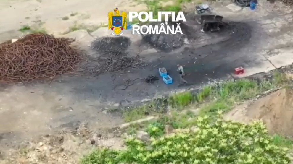 Aur, bani și cabluri furate: perchezițiile scot la iveală un dosar stufos
