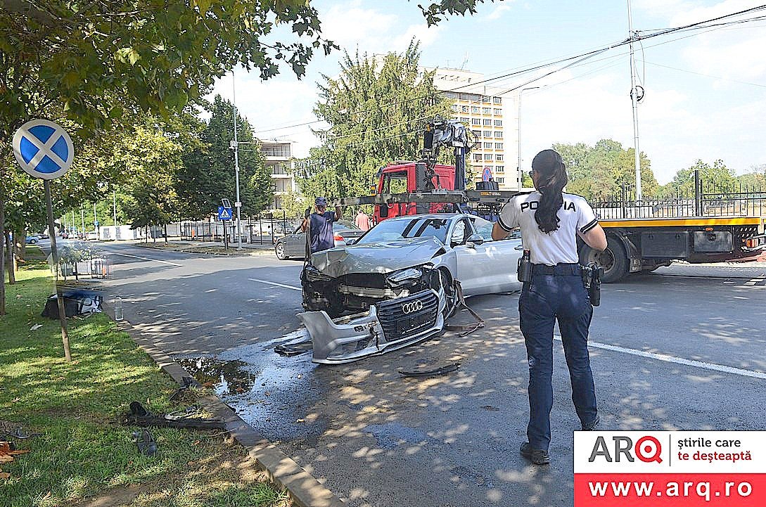 Accident cu AUDI contra BMW sub nasul profesorului de germană, Moise Nicoară