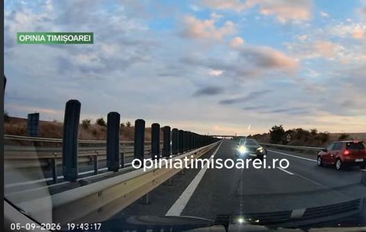 Șofer de 73 de ani, pe contrasens pe A1! Trei mașini implicate într-un accident, la Arad