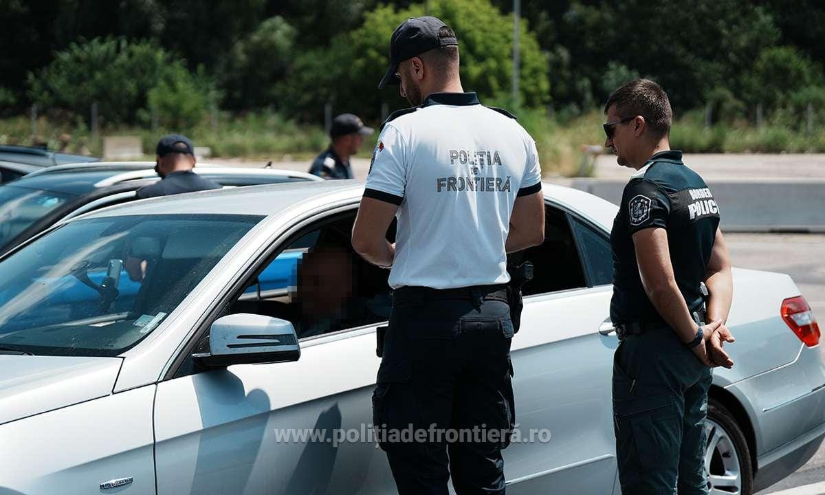 Trei persoane urmărite internațional, prinse la Nădlac. Unul dintre mandate viza un jaf organizat