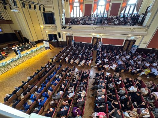UVVG a deschis noul an universitar: „Mergem mai departe!” – sute de studenți au dat startul unei noi etape la Arad