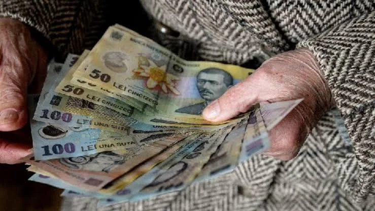Pensionarii primesc până la 500 de lei în a doua tranșă