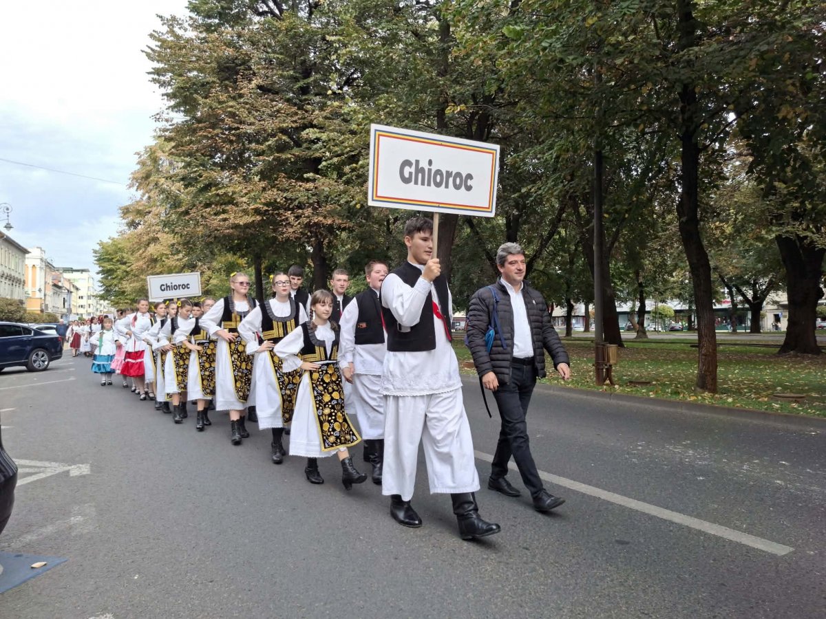 Toamna și-a îmbrăcat ia, iar Aradul și-a deschis inima! O sâmbătă de poveste și o duminică sub semnul Loredanei, la Festivalul Toamnei