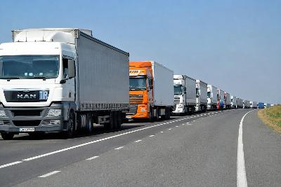 Taxele de drum explodează! Transportatorii avertizează: produsele de la raft s-ar putea scumpi cu până la 10% într-o lună