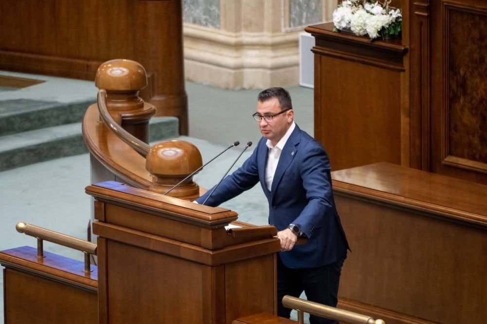Sancțiuni pentru birocrația inutilă: Glad Varga anunță adoptarea de către Senat a unui proiect de lege depus de parlamentarii liberali (VIDEO)